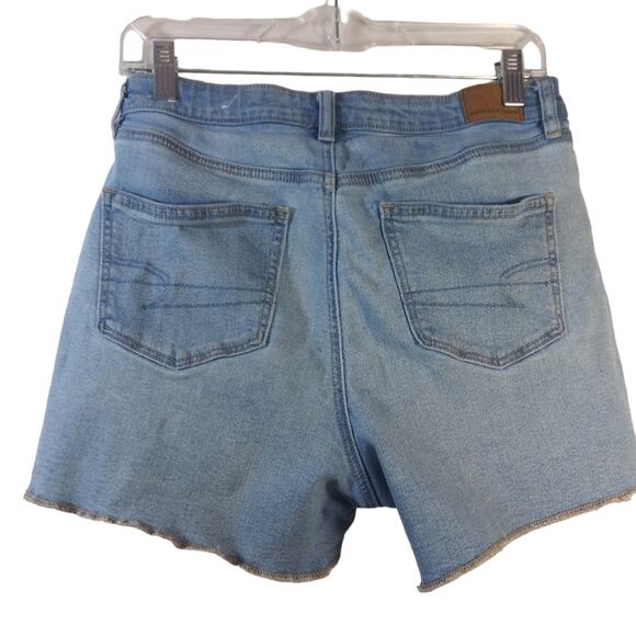 American Eagle Stretch Light Wash Mom Short Size 8 - Picture 2 of 7